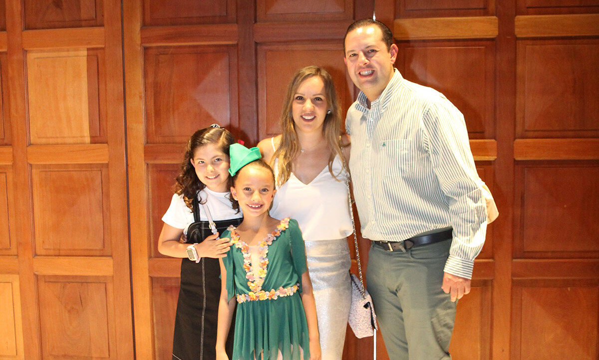 Loreta García, Paula García, Paulina Lahud y Juan Pablo García