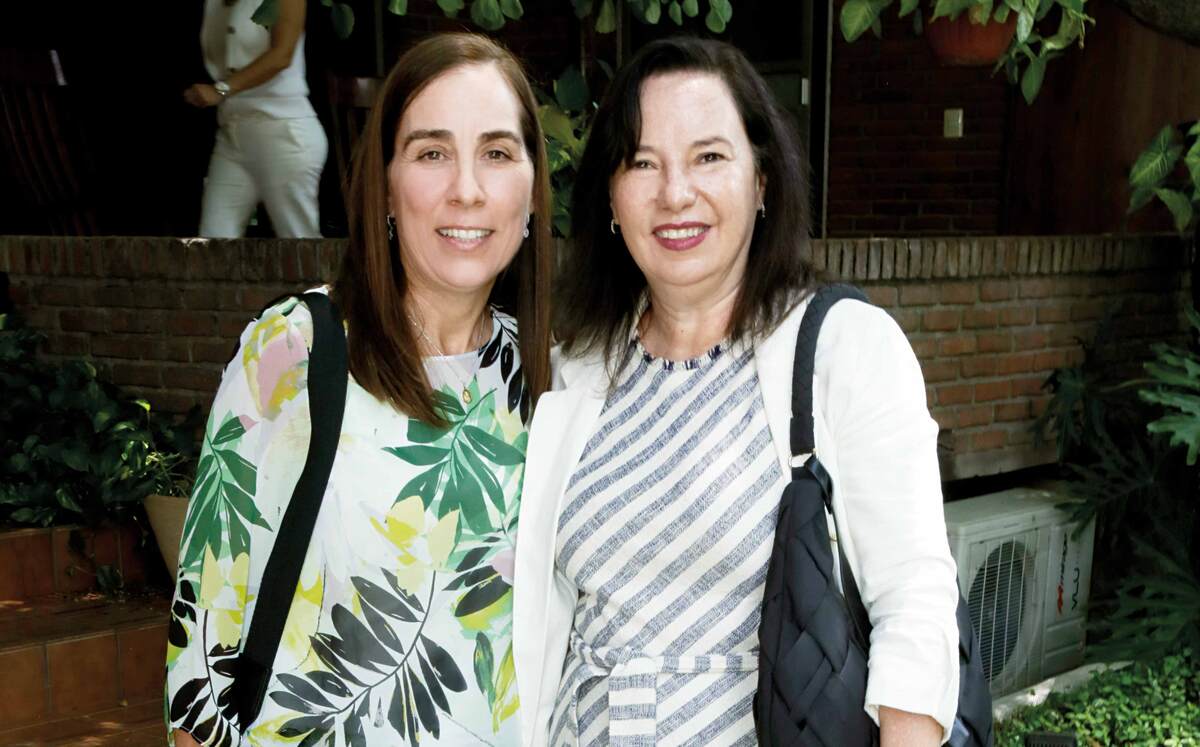 María Elena Zavala de Valdés y Rosa María Martínez de García
