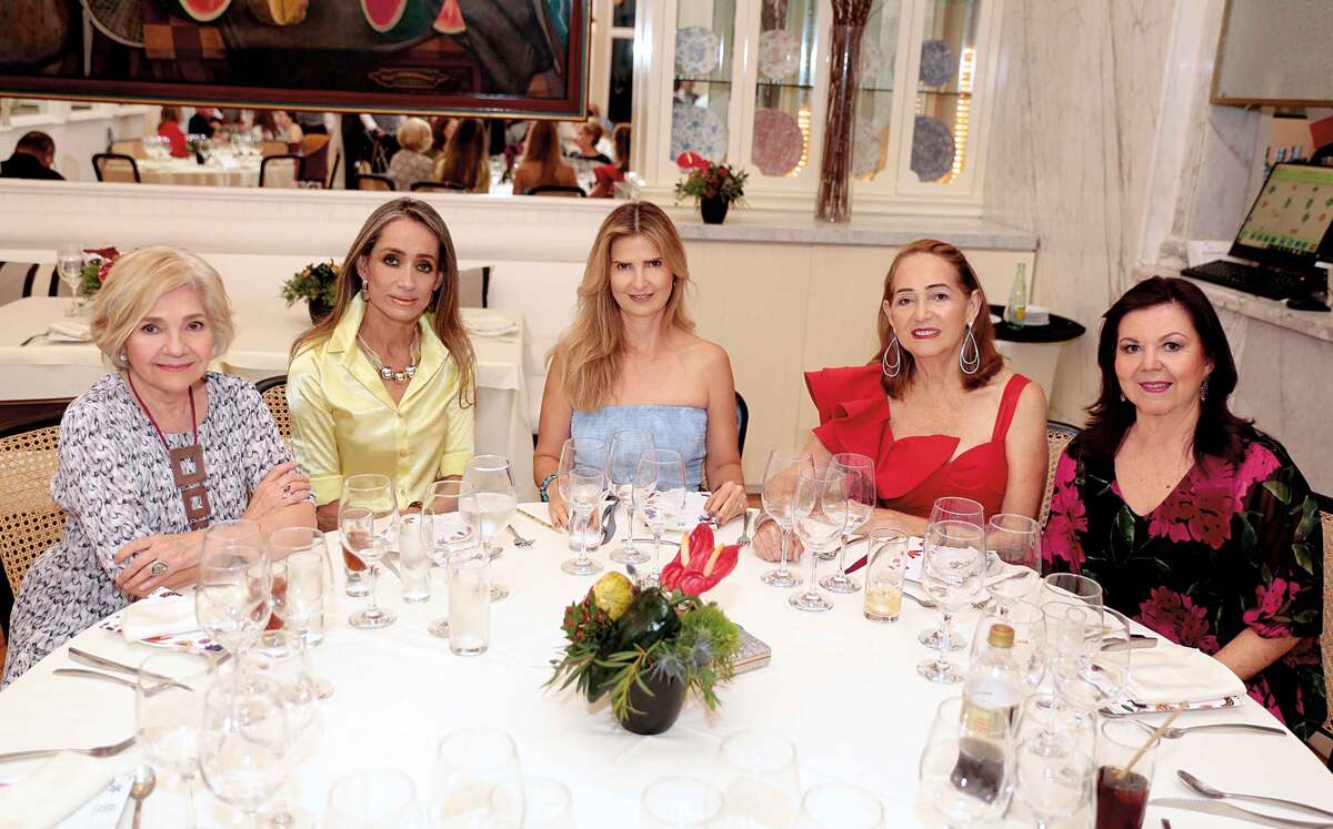 Yolanda Garza, Alexandra Castro, Karina Mata, Carmen Herrera y Maricela Guzmán