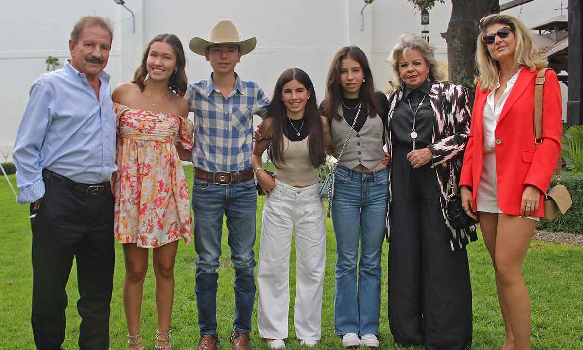 Alberto Benítez, María Cristina Cruz, Tito Berra, Giulia, Mora Berra, Ana Benítez y Antonella Berra