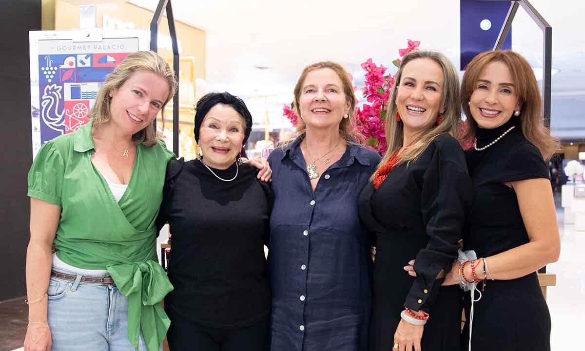Estibalis De Abriega, María Elena Izaguirre, Inmaculada Eguren, Fer Funes y Katia Funes