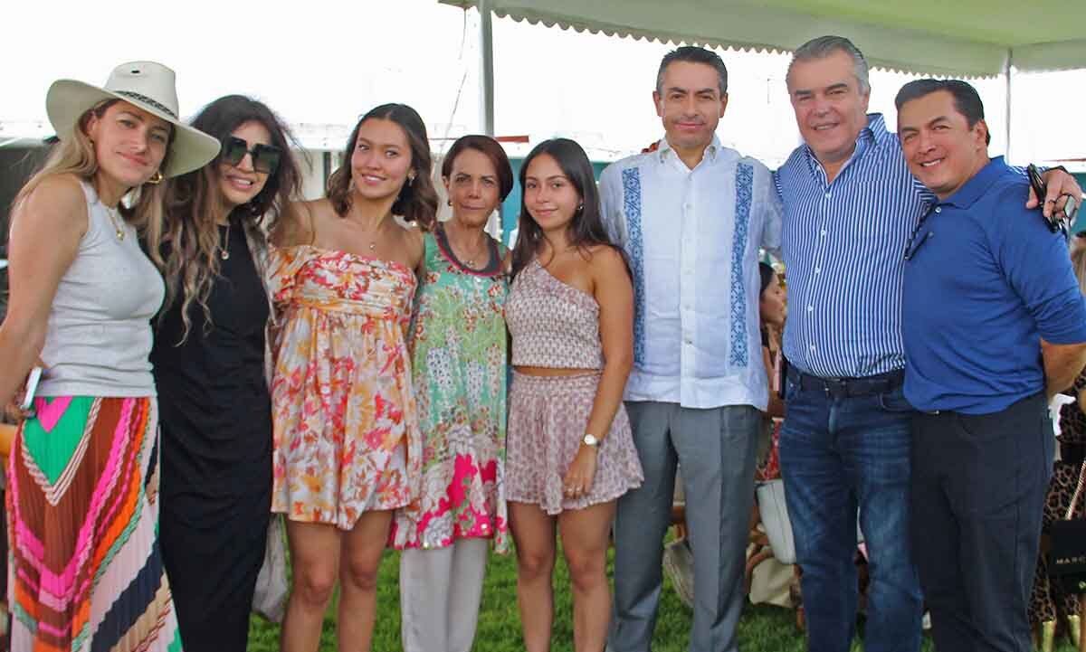 Cristina López, Elena Palacios, María Cristina Cruz,  Adriana Flores de Toledano, Ana Paula Flores, Roberto Flores, Francisco Cervantes y Alejandro Cr