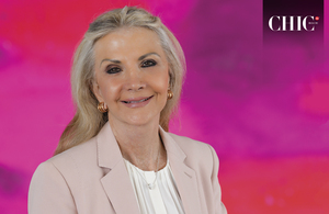 Gina es nieta de Emilio Azcárraga Vidaurreta, fundador de Telesistema Mexicano, que más tarde se convertiría en Televisa.