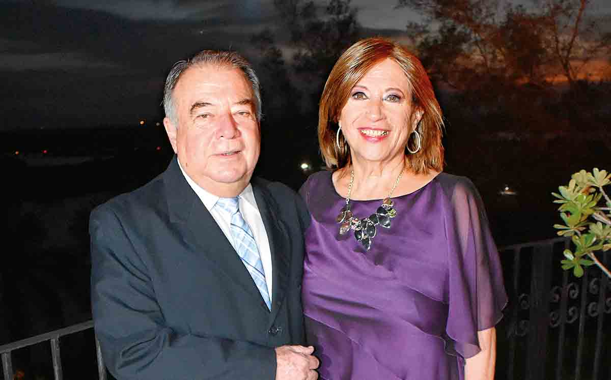JOSÉ MANUEL BENÍTEZ Y MARIAGEL MANZUR, los papás del novio