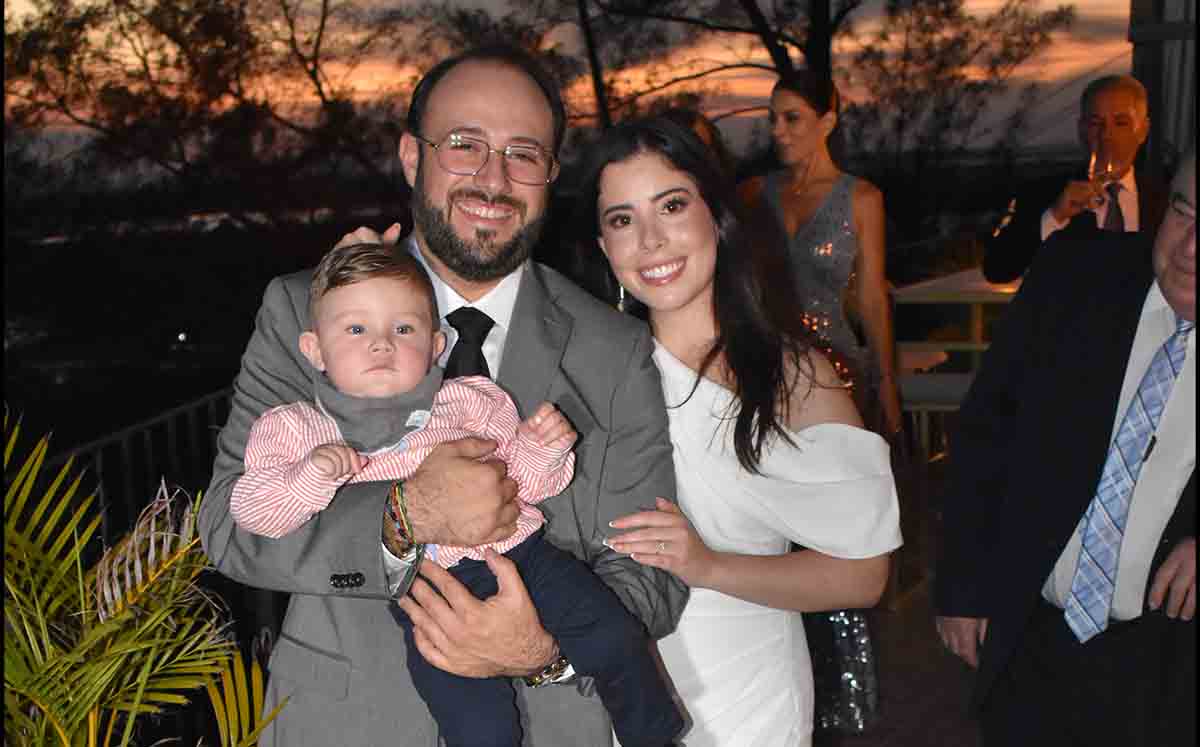 RAFAEL BENITEZ, NORA MARTÍNEZ Y JOS MANUEL BENITEZ lucen geniales bajo nuestra lente