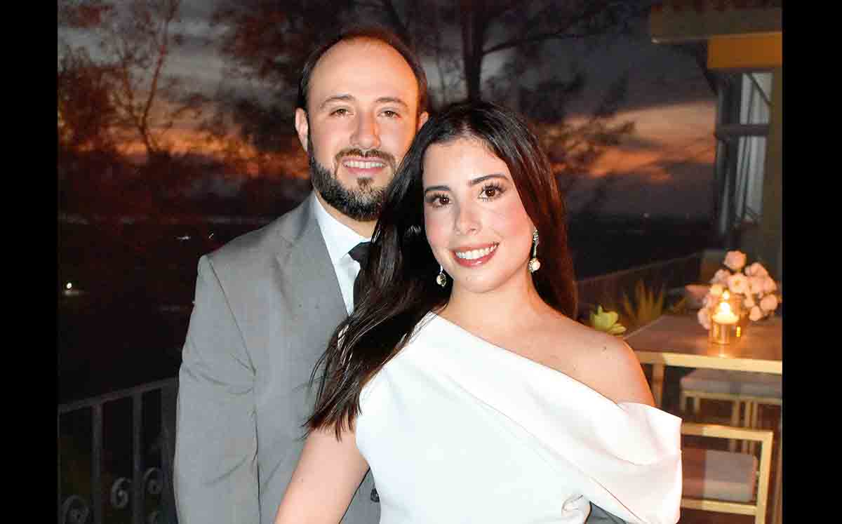 RAFAEL BENITEZ Y NORA MARTÍNEZ la feliz pareja unirá sus vidas el 18 de enero del 2025 en el Centro de Convenciones