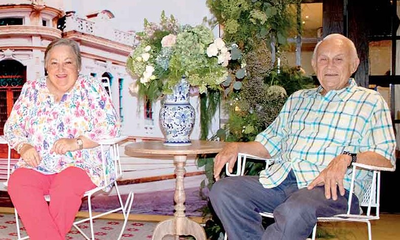 MÓNICA DE HACES y MANUEL HACES degustaron de un exquisito  menú de ensaladas, cócteles y variedad de bebidas y postres