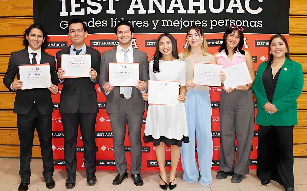 MIGUEL ÁNGEL MORA, GABRIEL ESPINOSA, ELÍAS MANZUR, VICTORIA MARTÍNEZ, DANIELA SEGURA, SAMARA DÍAZ Y JANETH GUEVARA fueron reconocidos en la ceremonia