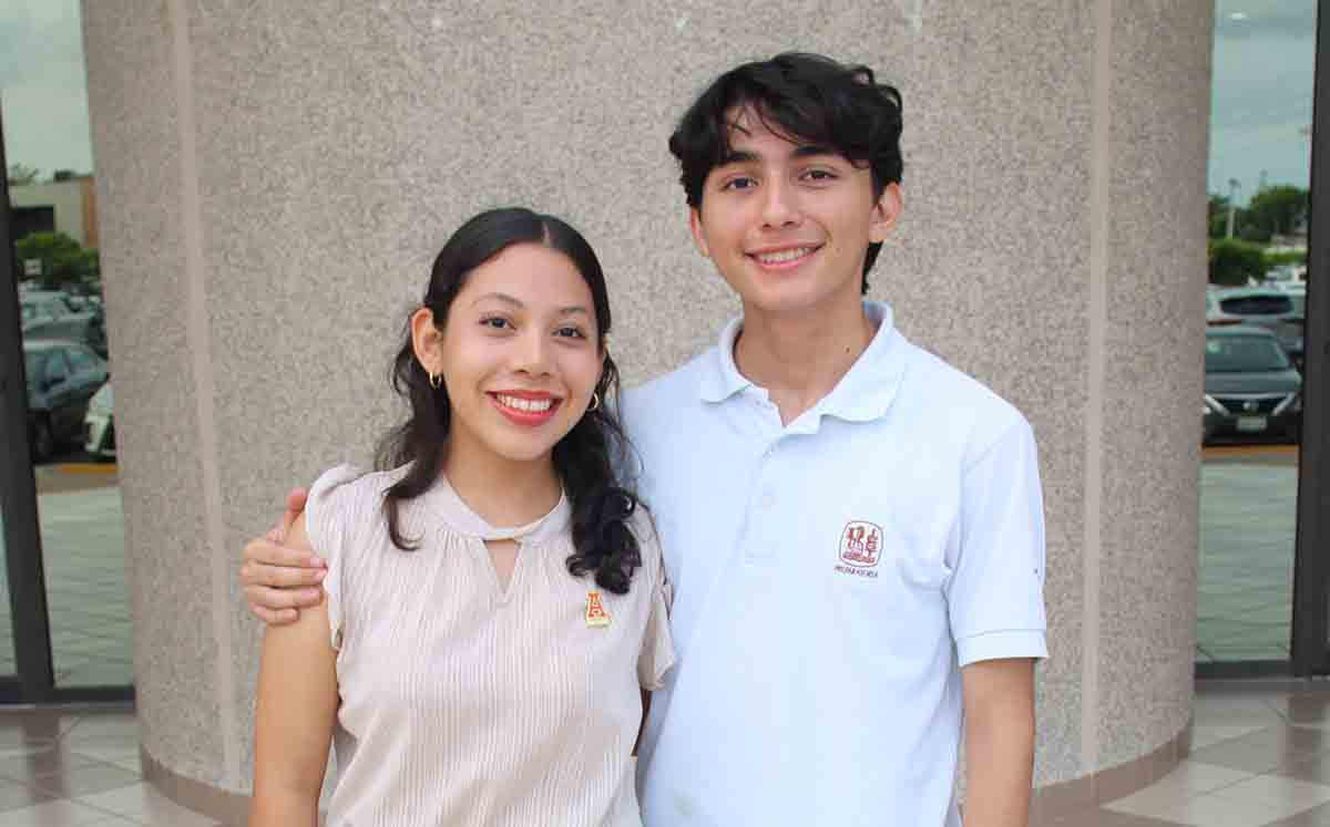 VALENTINA HERRERA Y ROBERTO CASTILLO llegaron puntuales al Gimnasio Dr. Burton E. Grossman