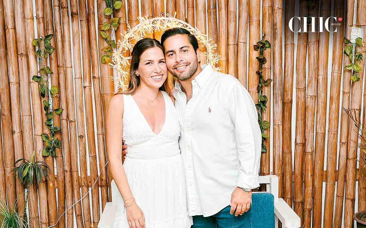 VERÓNICA MARTÍN DEL CAMPO Y JORGE MORRIS felices en su cena de compromiso