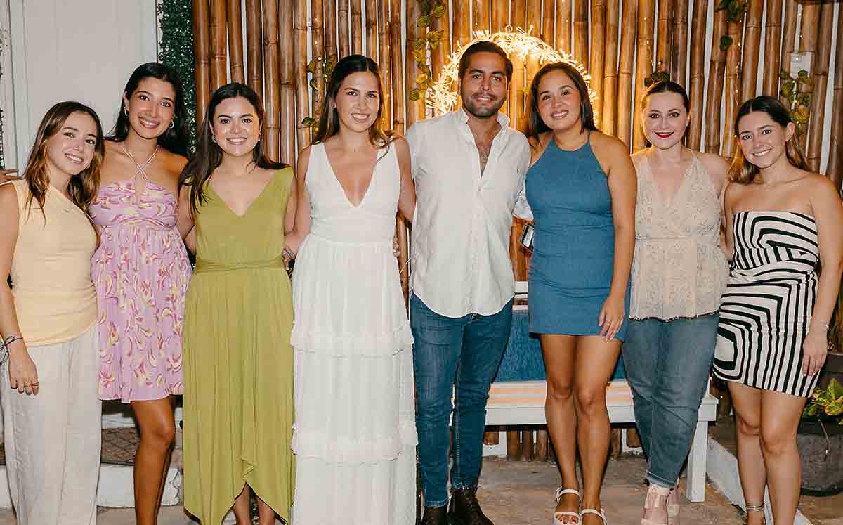 Asistentes llegaron con sus mejores outfits al festejo