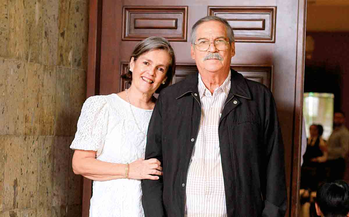 ALICINA DE ARAGON Y RODOLFO ARAGON se trasladaron al Centro Deportivo Español después de la misa