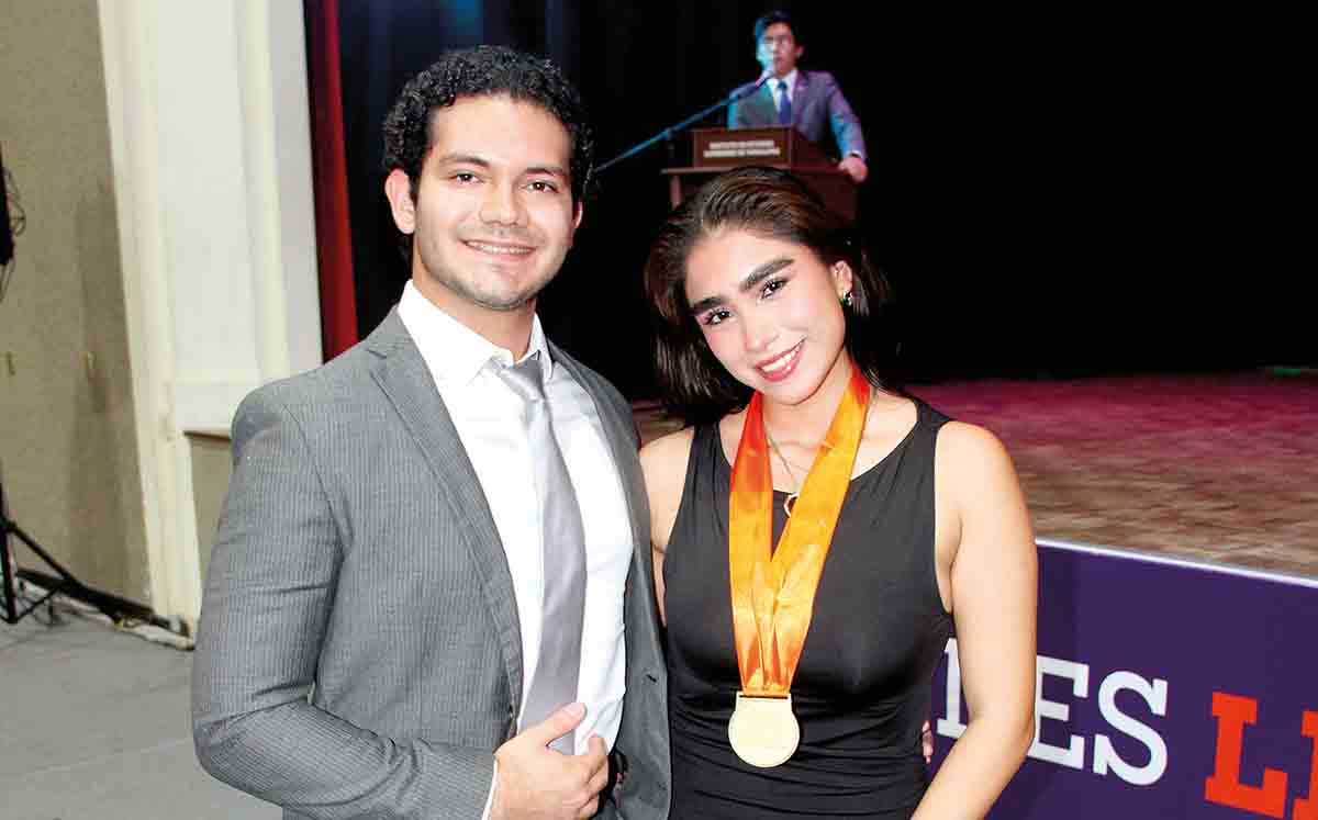 ELIAS MANZUR Y ABRIL ALONSO llegaron puntuales al Gimnasio Dr. Burton E. Grossman