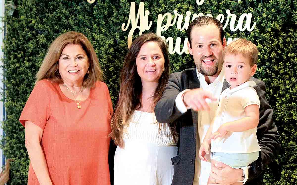 SILVIA ARAGON, MARÍA DE MEZA, SANTIAGO MEZA Y JOSÉ MARÍA MEZA quedaron encantados con la decoración a cargo de Scenography