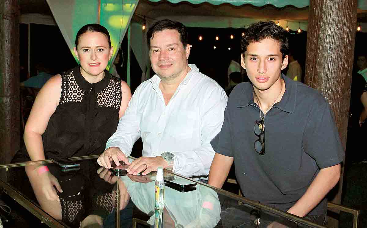 MARISOL JUÁREZ, JOSÉ LUIS ORTIZ Y JOSÉ CARLOS ORTIZ llegaron puntuales al festejo