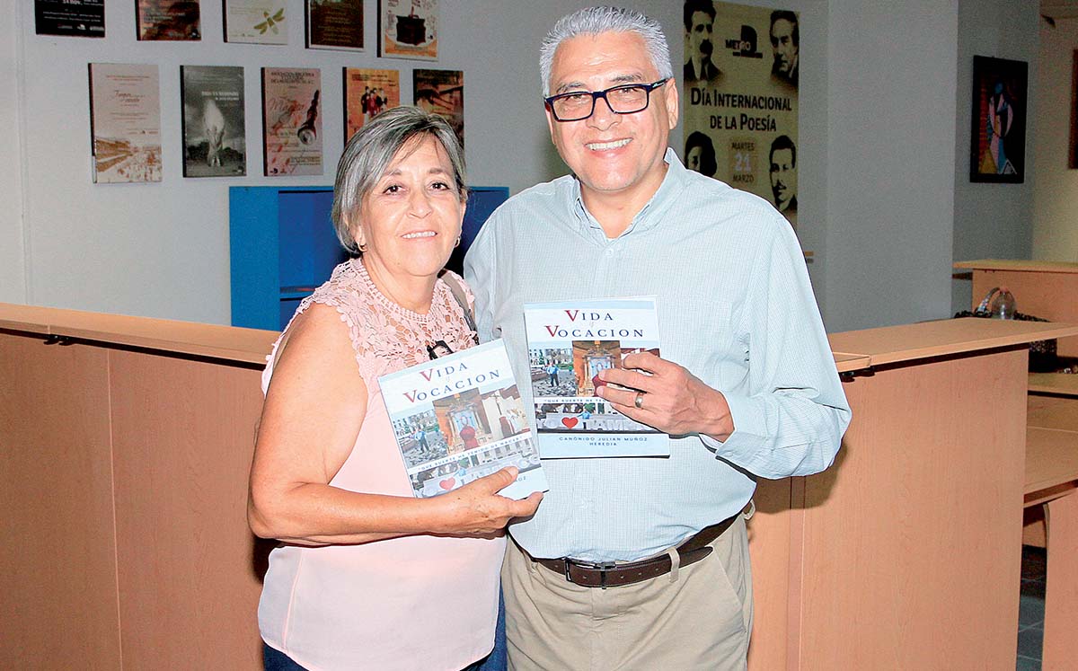 LUISA RIVAS Y GERARDO RIVERA presentes en la Biblioteca del Espacio Cultural Metropolitano