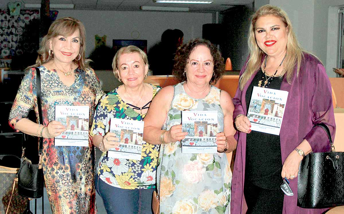 Asistentes llegaron puntuales a la presentación