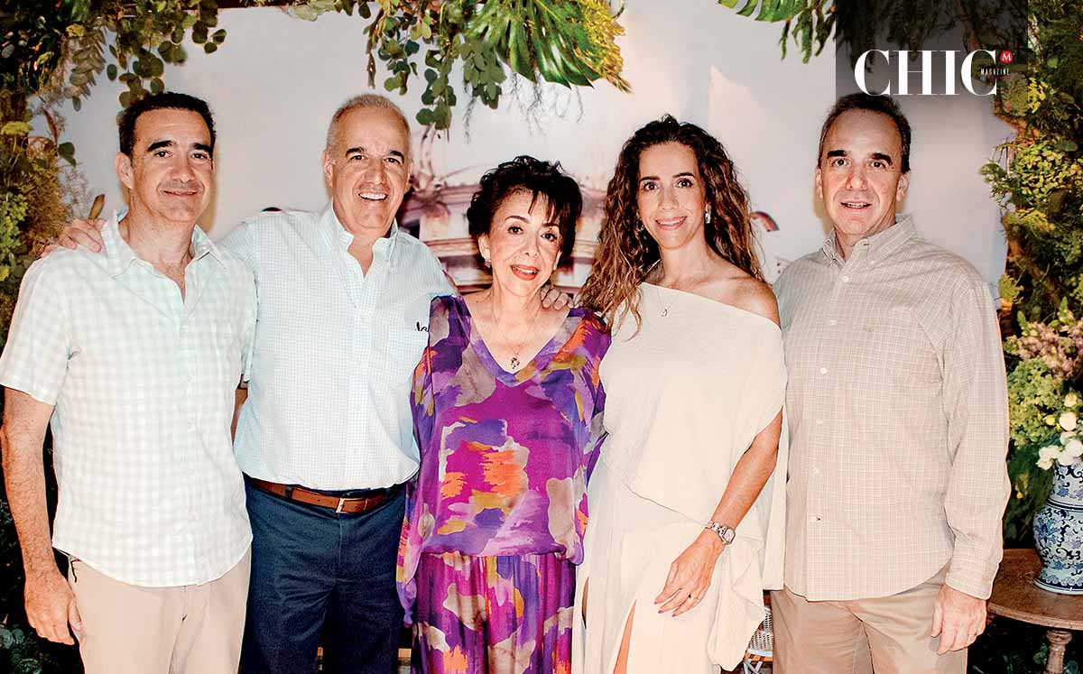 MAURICIO GONZÁLEZ, ALFREDO GONZÁLEZ, DORA LUZ GONZÁLEZ Y FEDERICO GONZÁLEZ celebraron un año más de vida de DORA LUZ FERNÁNDEZ