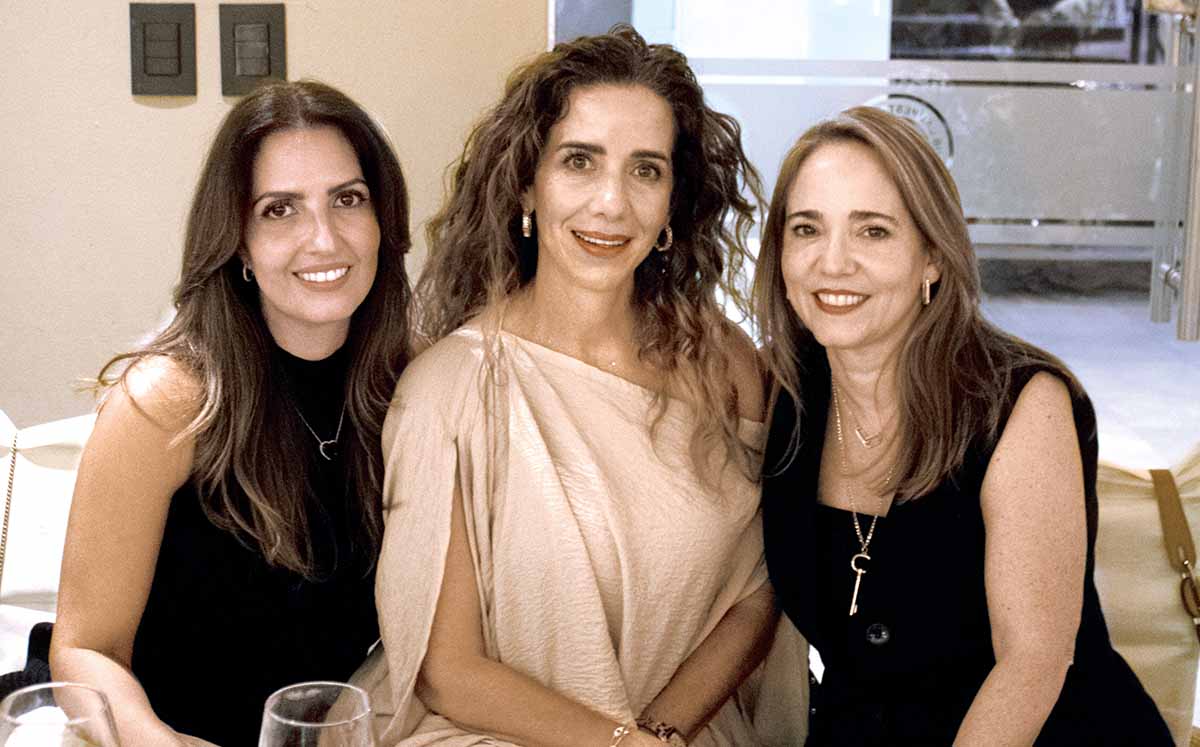 MARÍA DE LOURDES DE DIEZ GUTIÉRREZ, DORA LUZ DE GONZÁLEZ Y MARIANA FERNÁNDEZ nos regalaron sus mejores sonrisas en el festejo