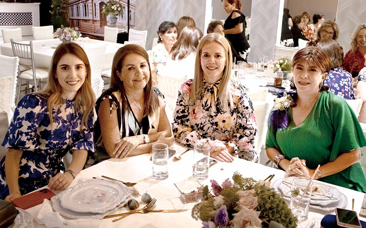 PAOLA DE CHARUR,MELBA DE CHARUR, CECILIA DE GONZÁLEZ Y XIMENA DE GONZÁLEZ llegaron puntuales ala cita