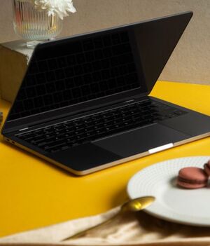 Costco ha puesto en oferta la MacBook Air a un precio excepcional (Freepik)
