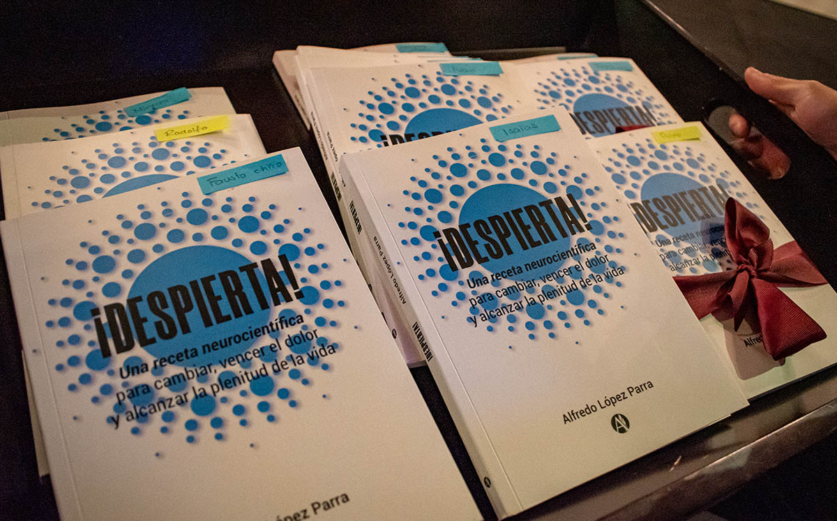 Presentación del libro ¡DESPIERTA! por el Dr. López Parra