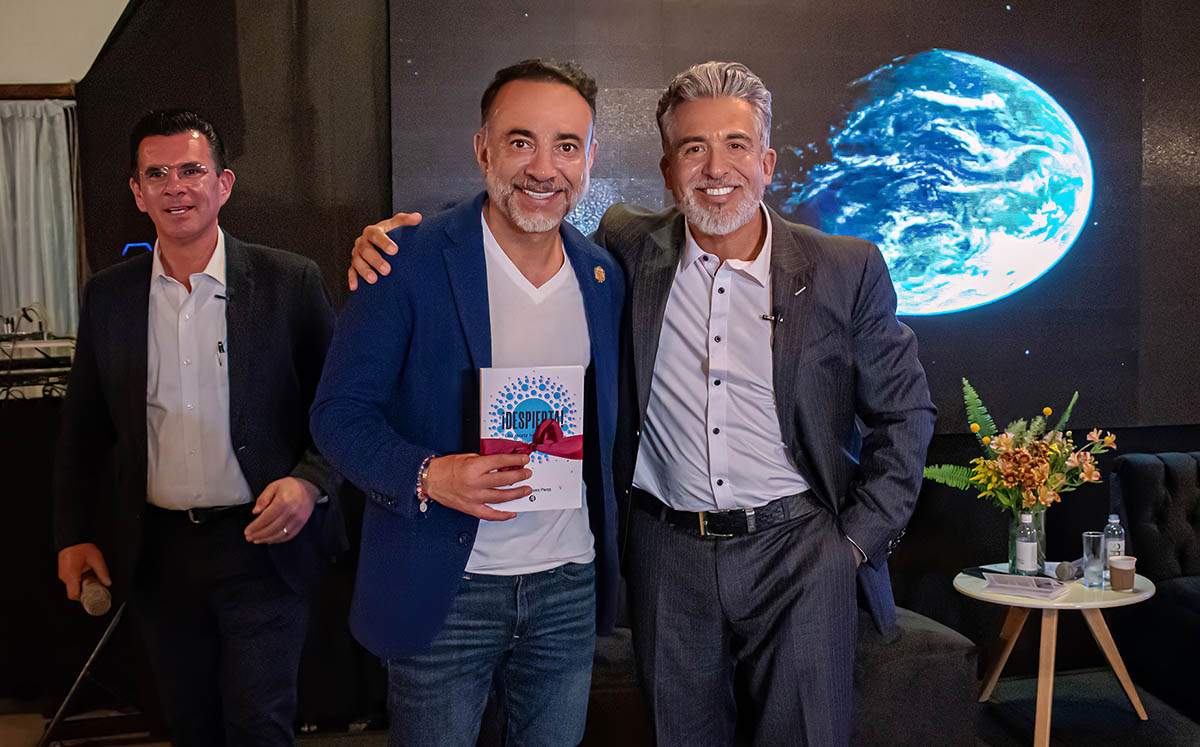 Presentación del libro ¡DESPIERTA! por el Dr. López Parra