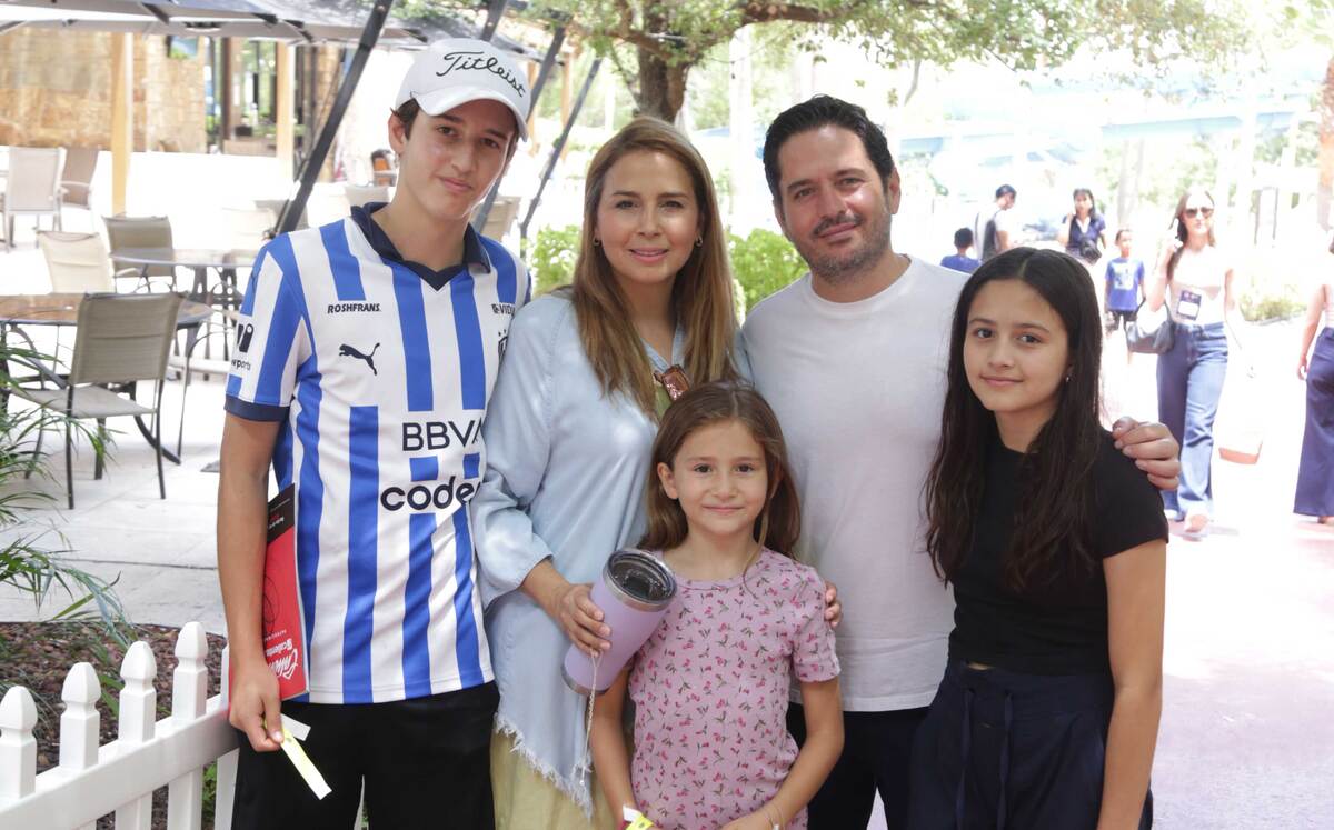Bernardo Parada, Érika Odriozola, Jaime Parada,  Valeria Parada y  Alessa Parada