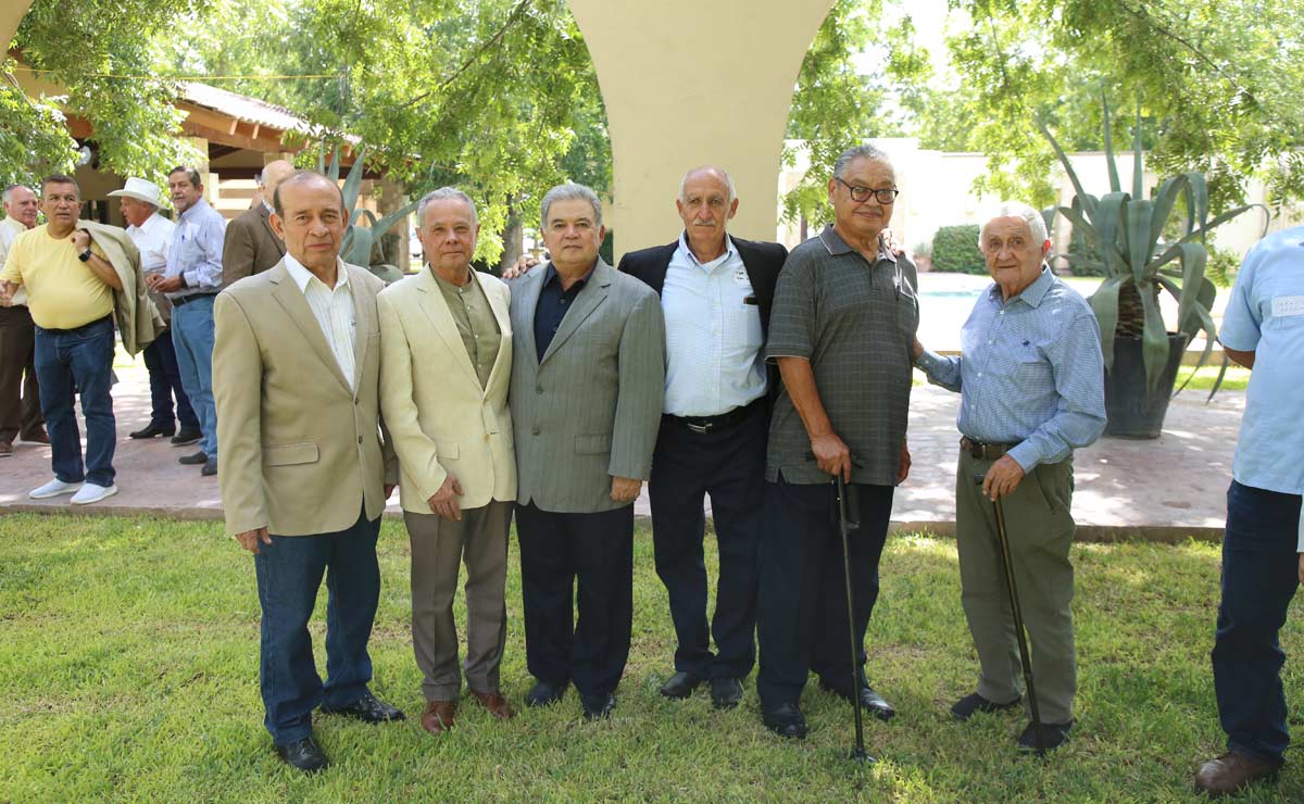 Homero, Édgar, Luis, Miguel, Margarito y Profr. Sámano