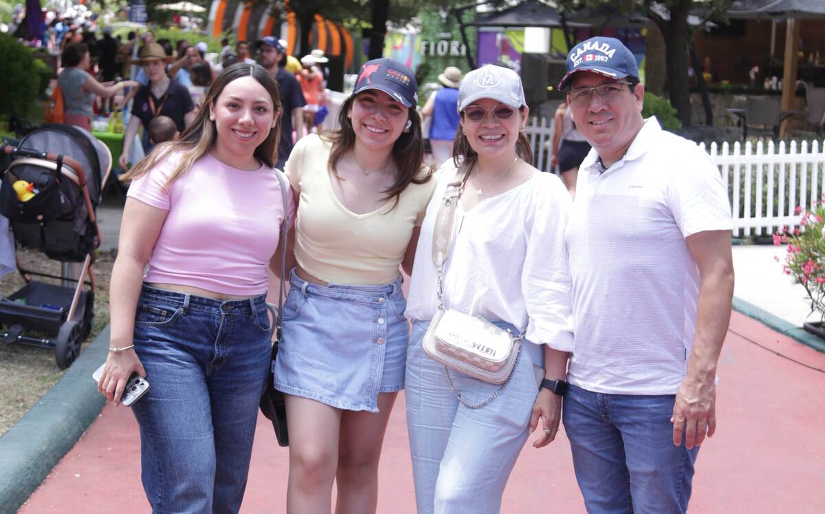 Nahomi García, Mariana García, Brenda Salazar y Carlos García