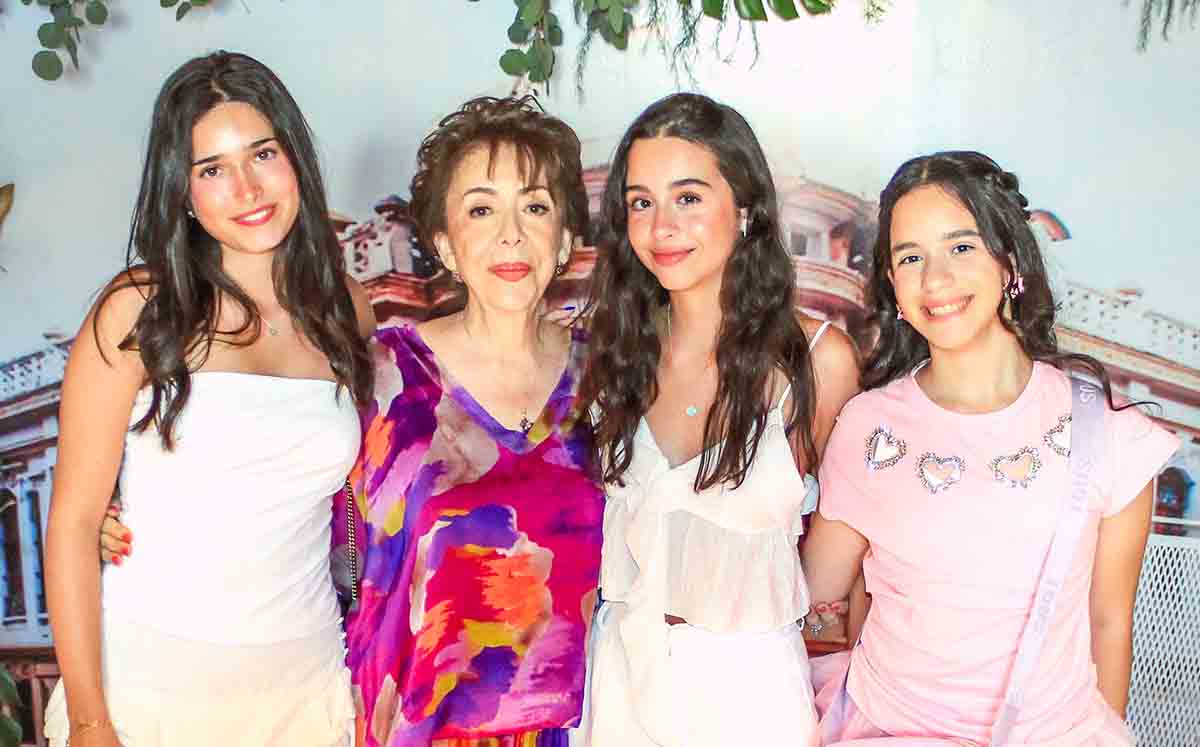 Nietas de  DORA LUZ DE GONZÁLEZ disfrutaron su festejo