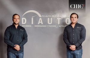 Óscar y Alejandro Villarreal Gurza hablan acerca de la creación y concepto de Diauto Taller (Foto: Armando Aragón @armandoaragon)
