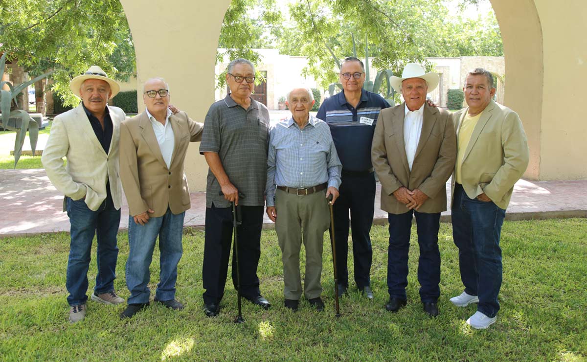 Rafael, Juan, Margarito, Profr. Sámano, Eduardo, Juan José y Gabriel