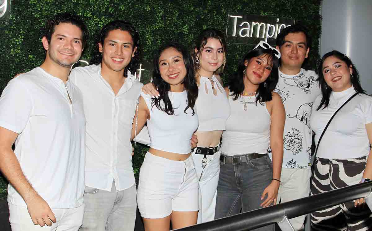 ELÍAS MANZUR, MIGUEL MORA, VICTORIA MIRELES, DANIELA VALDEZ, SAMARA DÍAZ, GABRIEL ESPINOZA Y JANETH GUEVARA disfrutaron de la música de Beat Factory