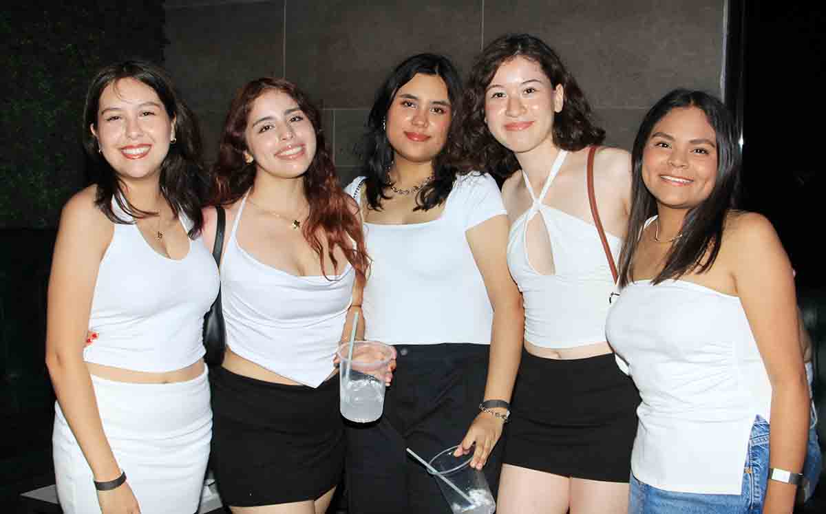 Asistentes llegaron con sus mejores outfits