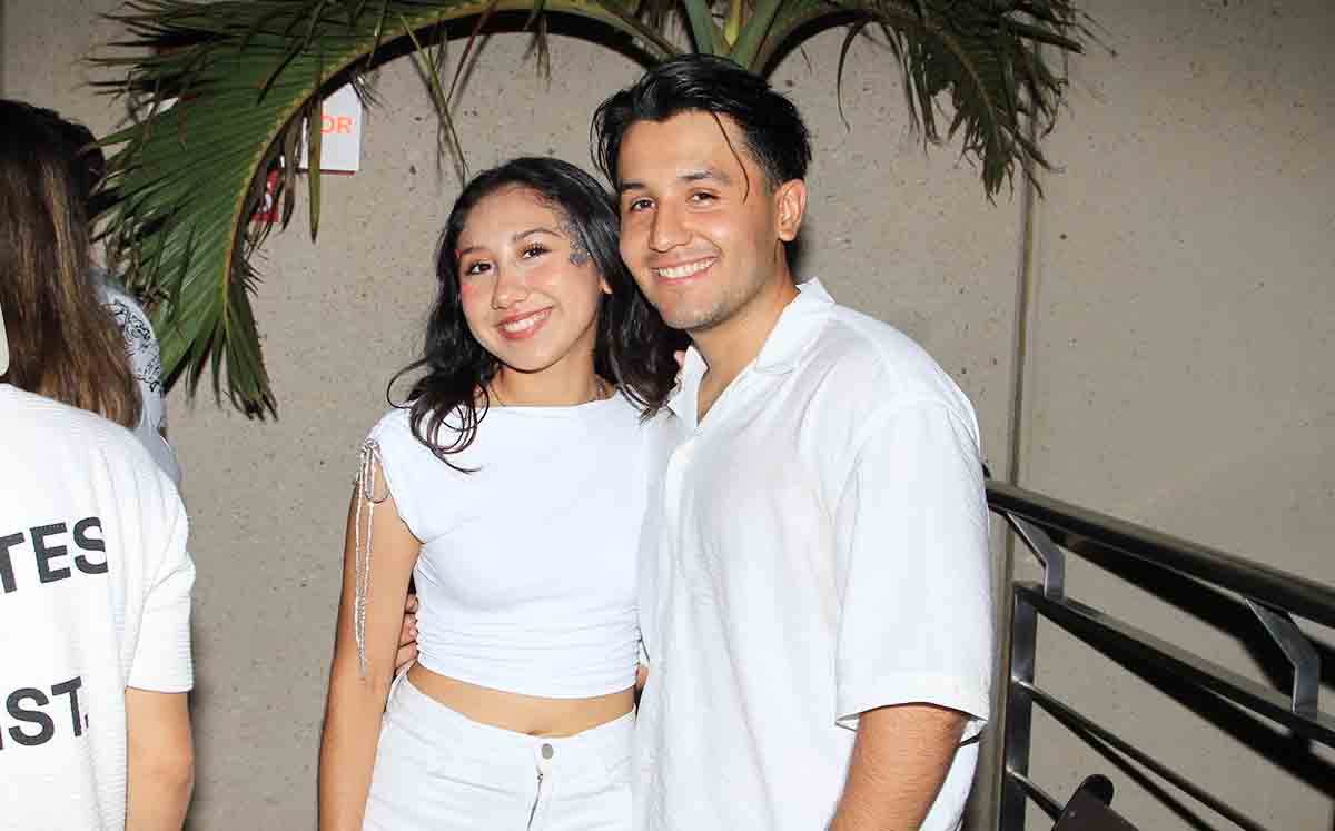 Asistentes felices en su festejo