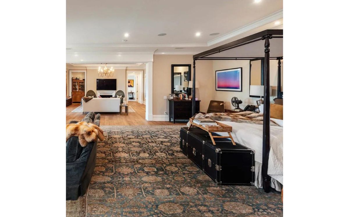 Jennifer Lopez y Ben Affleck ponen en venta su mansión; así es una de sus habitaciones (HomeAdvisor)