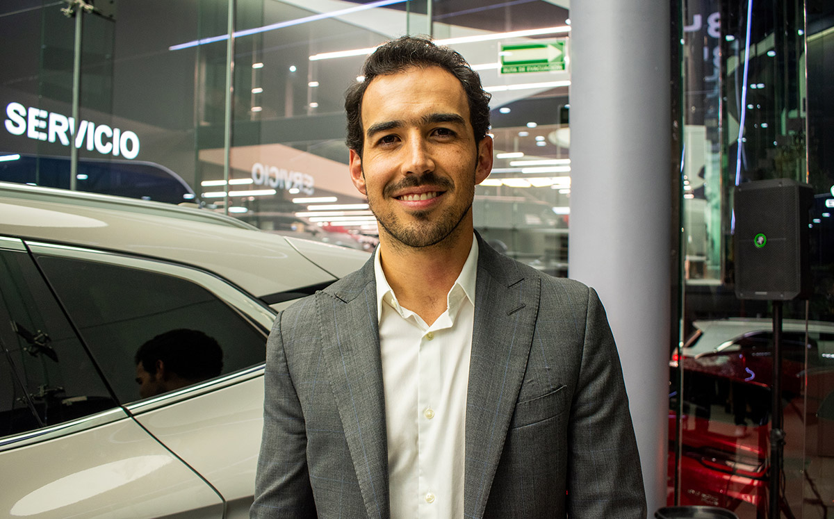 Héctor Mena