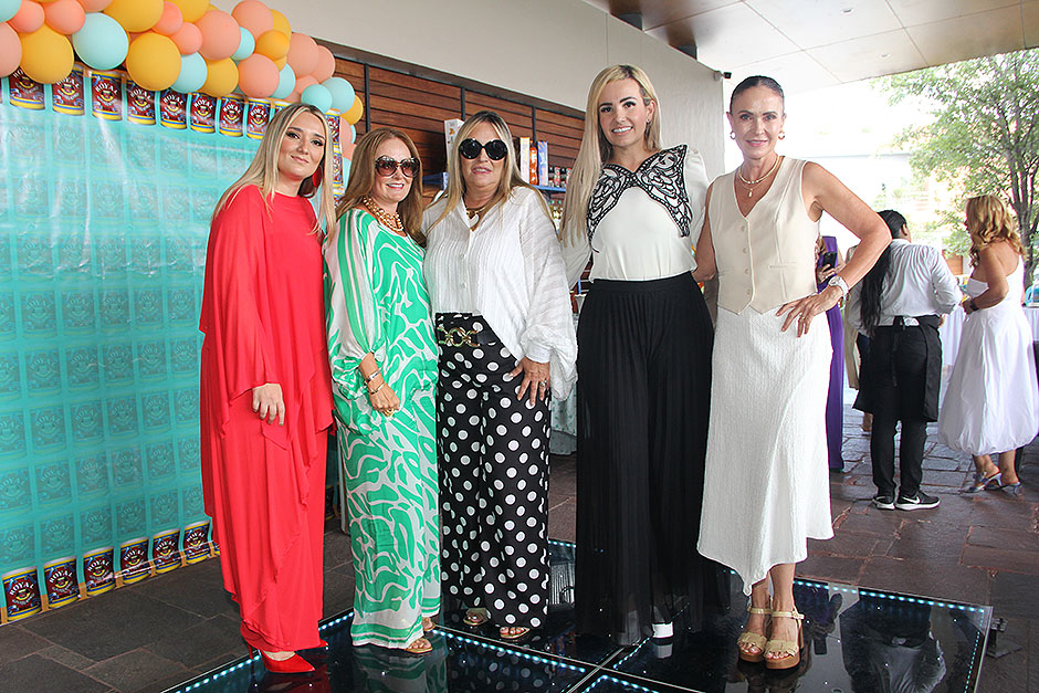 Ángela Muñoz, Dermina González, Ángela González, Ale Castañeda y Grace González