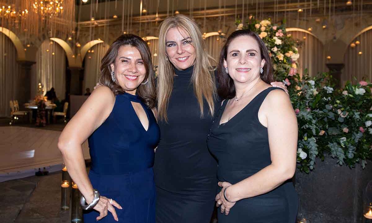 Sara López, María Rodríguez y Conchita Ayerdi