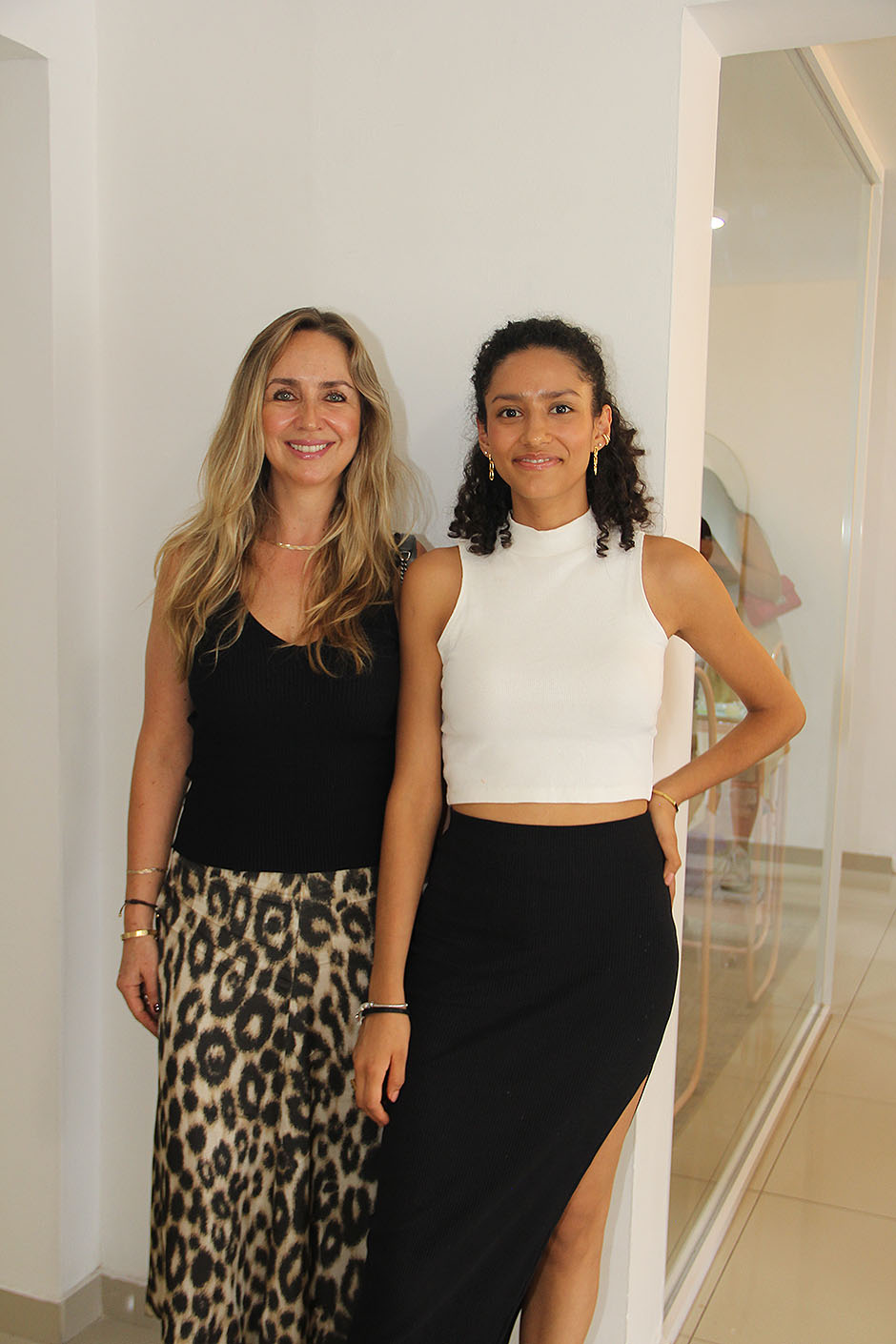 Claudia Vega y Valeria Becerra