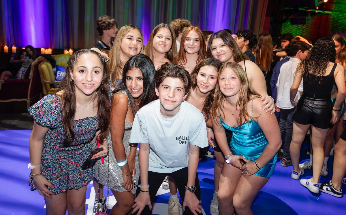 Emile Misrachi junto a sus amigas / Foto: Lighthouse Photocinema