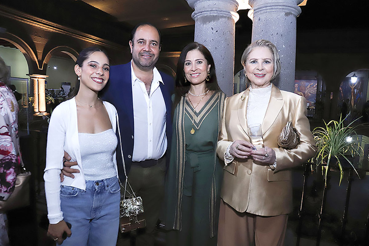01 Kárima Martínez, Eduardo Martínez, Karime Sandoval y Carmen Jiménez