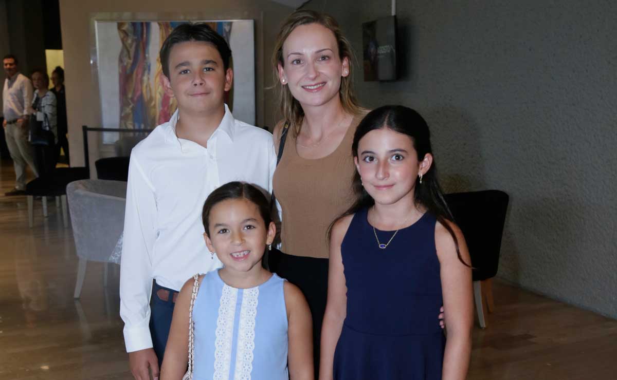 Mauricio Llaguno, Valeria Garza de Llaguno, Cata Llaguno y Vale Llaguno / Fotos: Omar Valdez