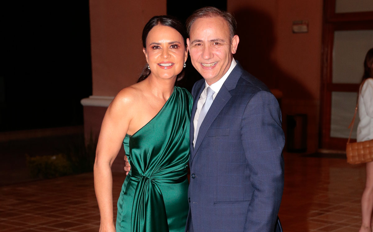 PAPÁS DE LA NOVIA. Diana Villarreal de Fernández y Mauricio Fernández