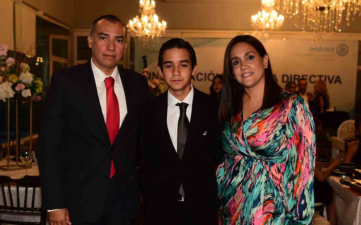 JULIO HERNÁNDEZ, EDUARDO VILLANUEVA Y CLAUDIA AMARO llegaron con sus mejores outfits