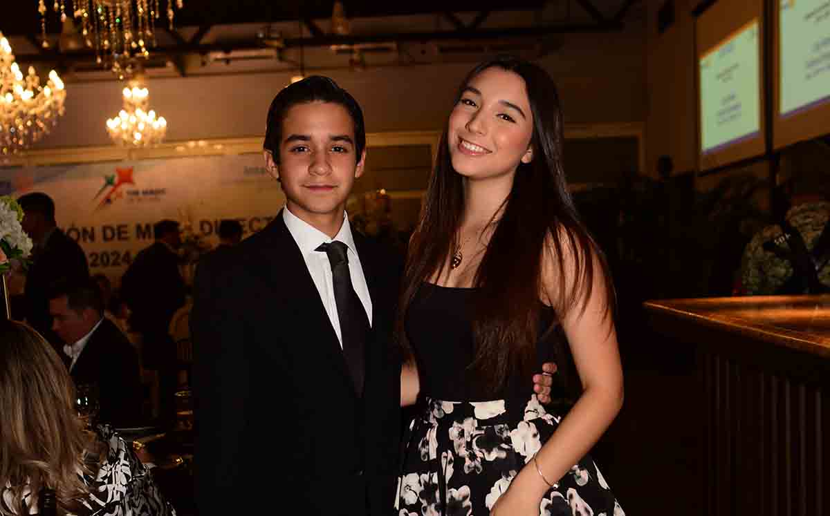 EDUARDO VILLANUEVA Y ROBERTA LARA en el  CLUB ROTARIO VICTORIA EMPRESARIAL