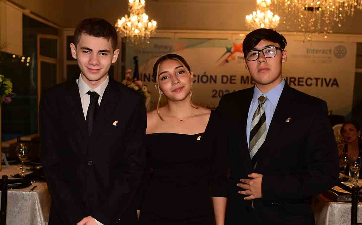 JESÚS RODRÍGUEZ, BÁRBARA RODRÍGUEZ Y JUAN GUSTAVO HACES  llegaron con sus mejores outfits al evento