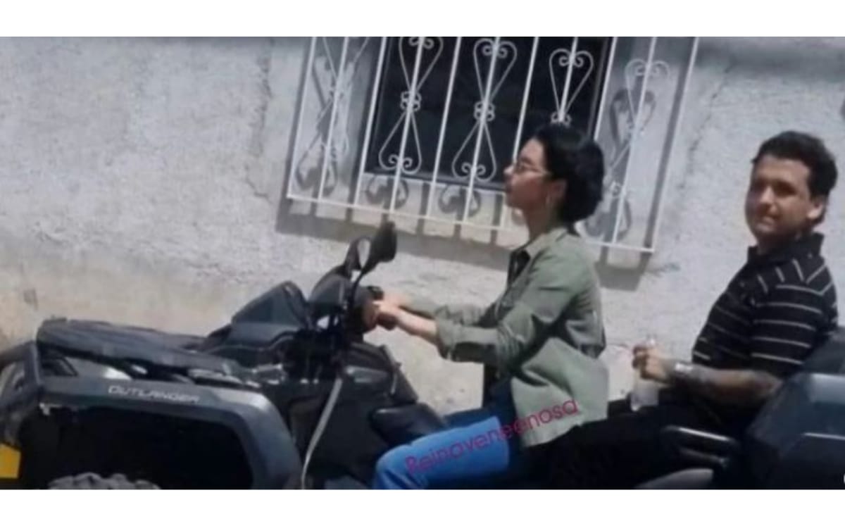 Ángela y Nodal paseando en moto por Zacatecas (Instagram)