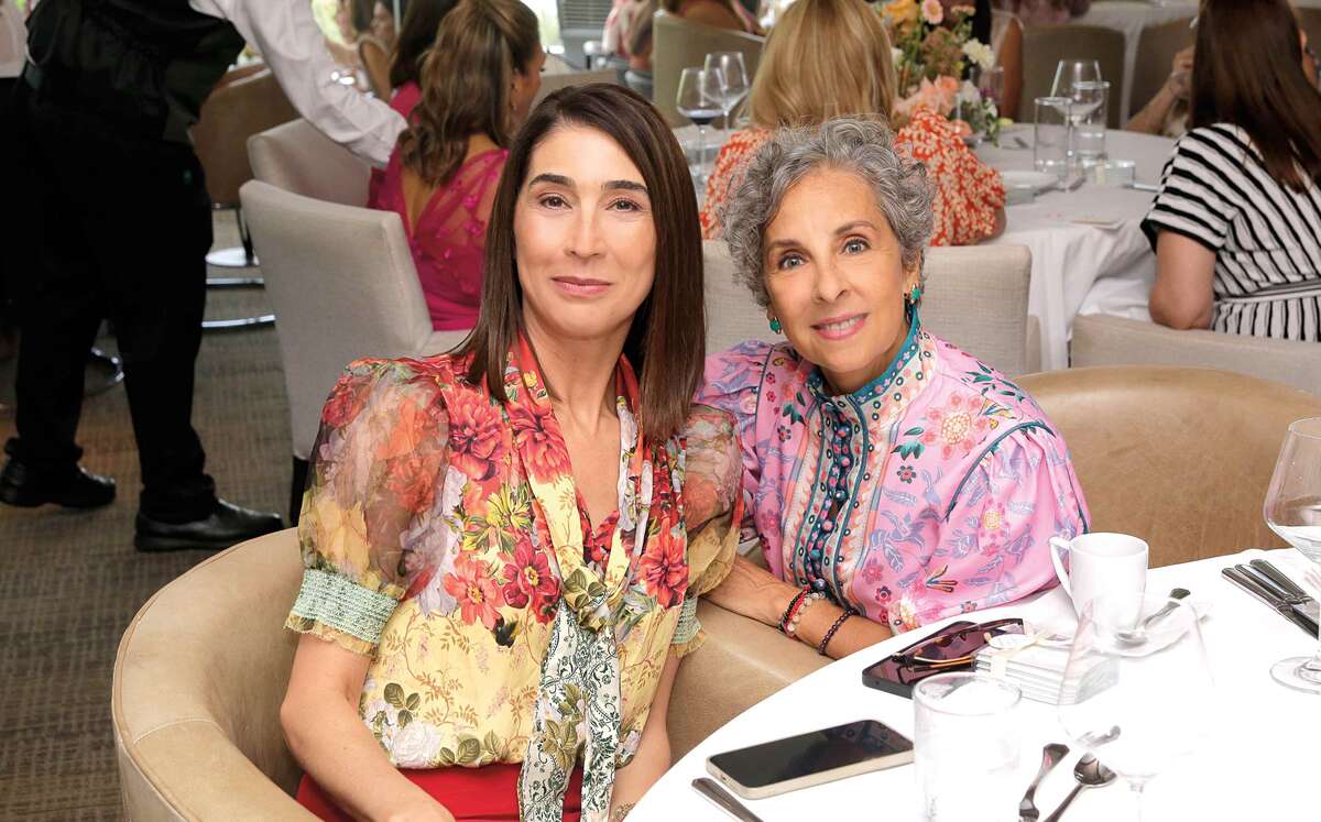 Ángela Canales y Maricela Reyes